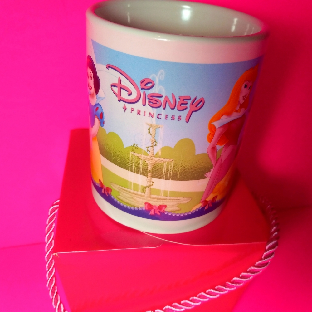 DISNEY CUP - Picture 6 of 8